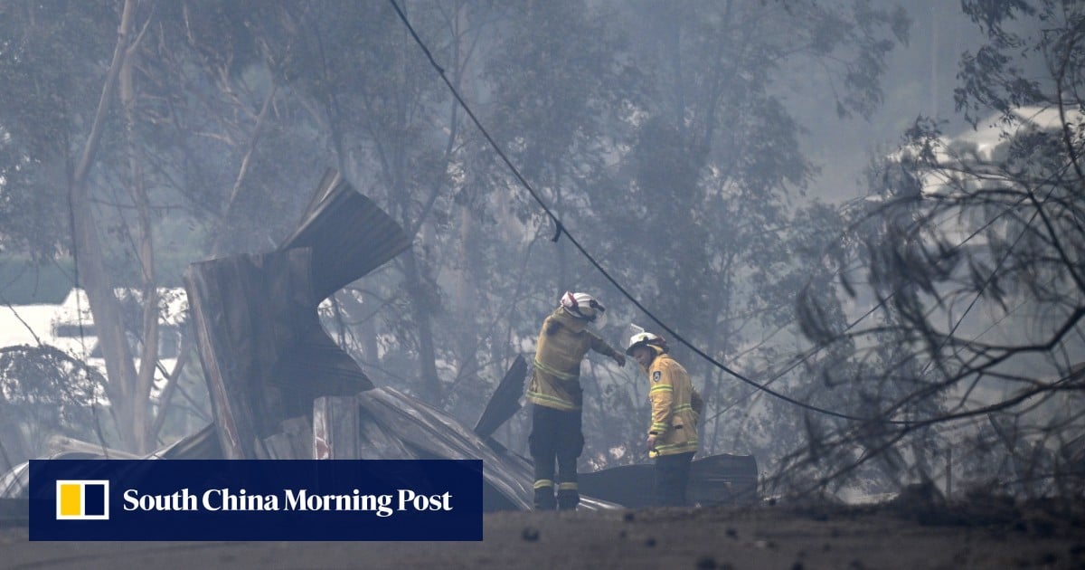 Australian bushfires destroy homes in 2 states as firefighter killed