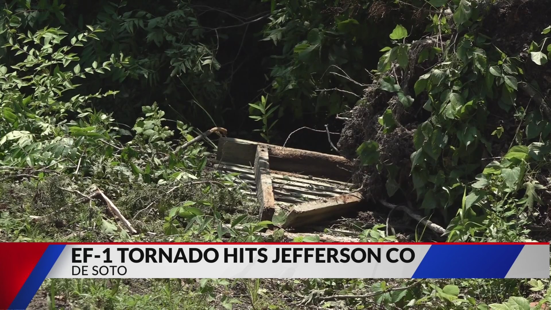 EF-1 Tornado Hits De Soto, IL: 53 Buildings Damaged, No Injuries