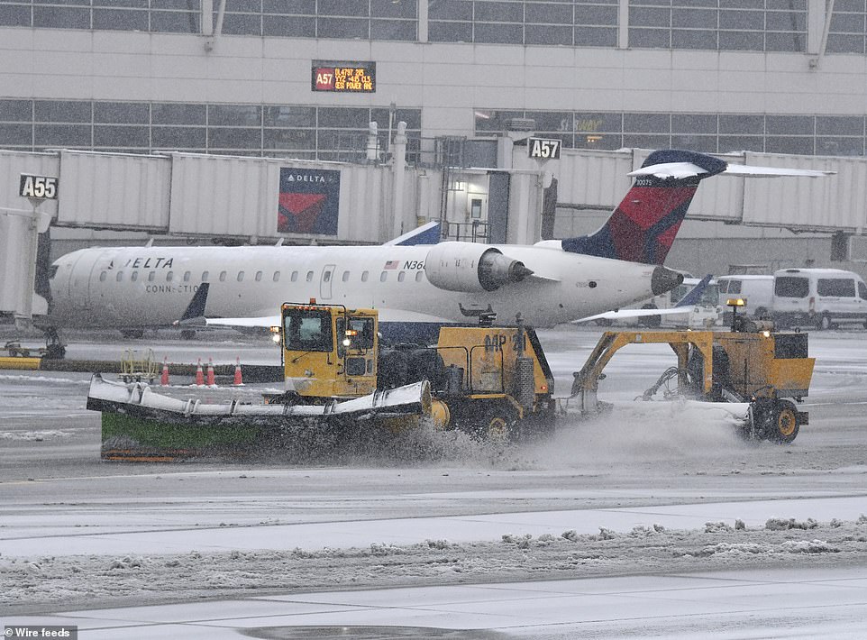US Flight Delays and Cancellations: Northeast Weather Disrupts Travel
