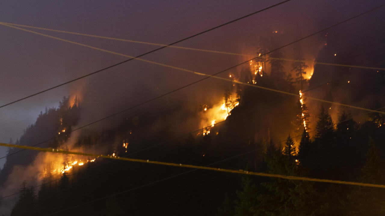 Canadian Town Near Vancouver Faces Evacuation as Wildfire Threat Looms