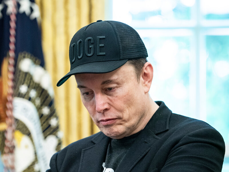 Elon Musk and Donald Trump: Private Conversation Before Regret Message
