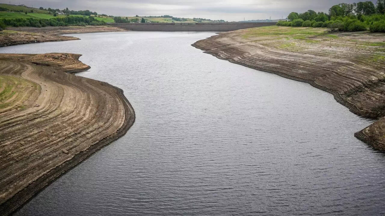 UK Drought: Delete Old Emails to Save Water, Government Asks