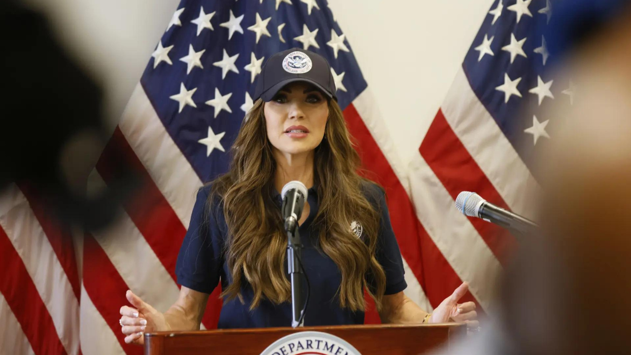 Trump Admin Revokes Humanitarian Parole for 500,000, Orders US Departure