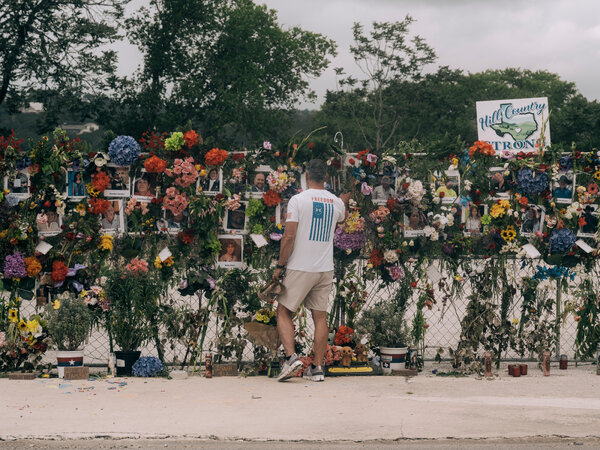 Texas Responds with Aid as Flood Death Toll Rises - The New York Times