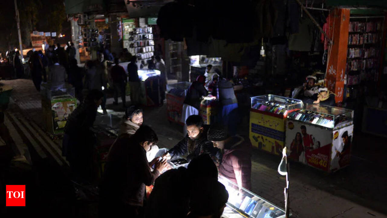 Karachi Blackout Protest: Traffic Gridlock After 24-Hour Power Outage