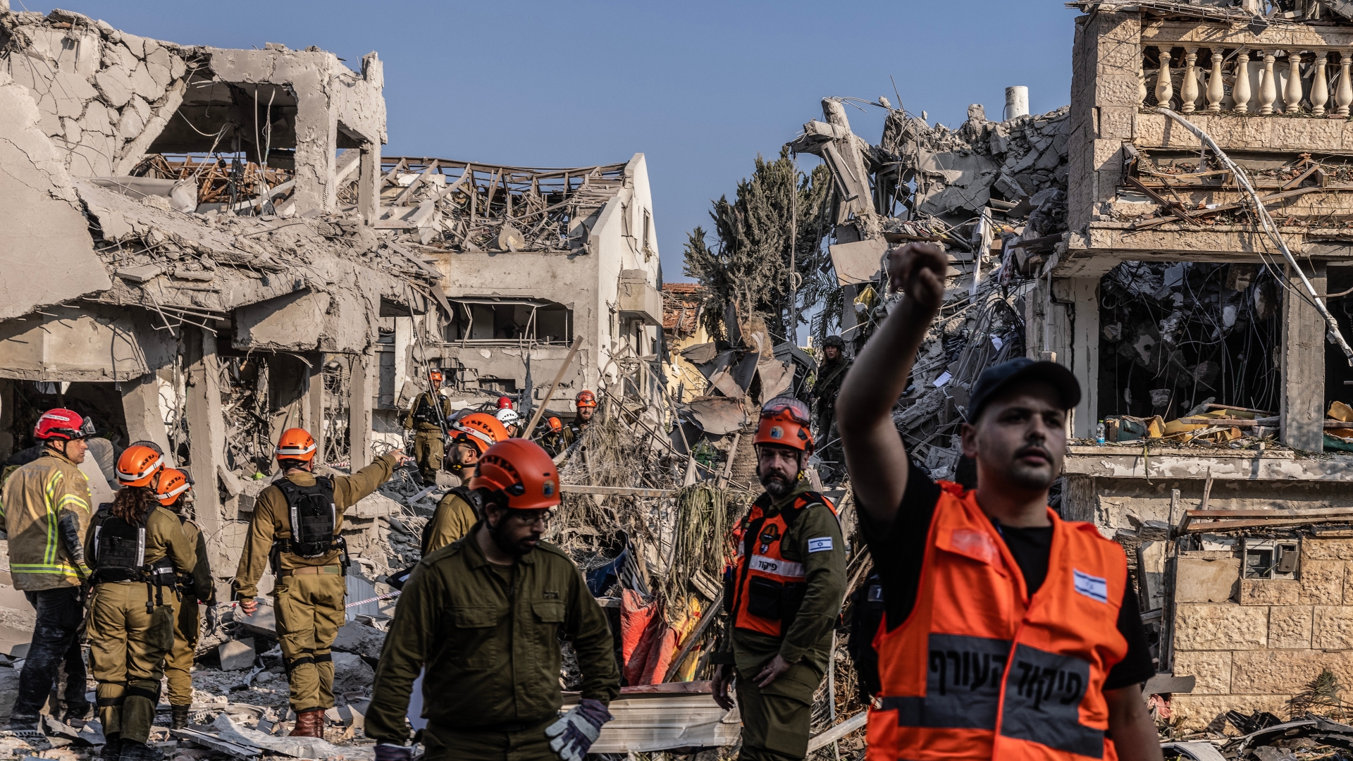Israel Assesses Damage, Evacuates After Missile Strikes (Video)
