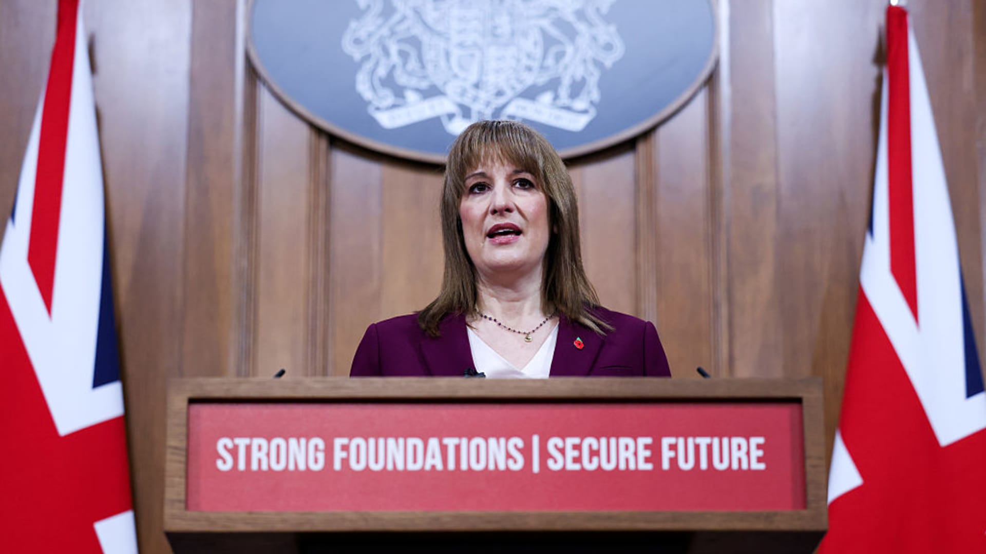 UK Borrowing Costs Surge as Rachel Reeves Reportedly Halts Income Tax Hike Plans