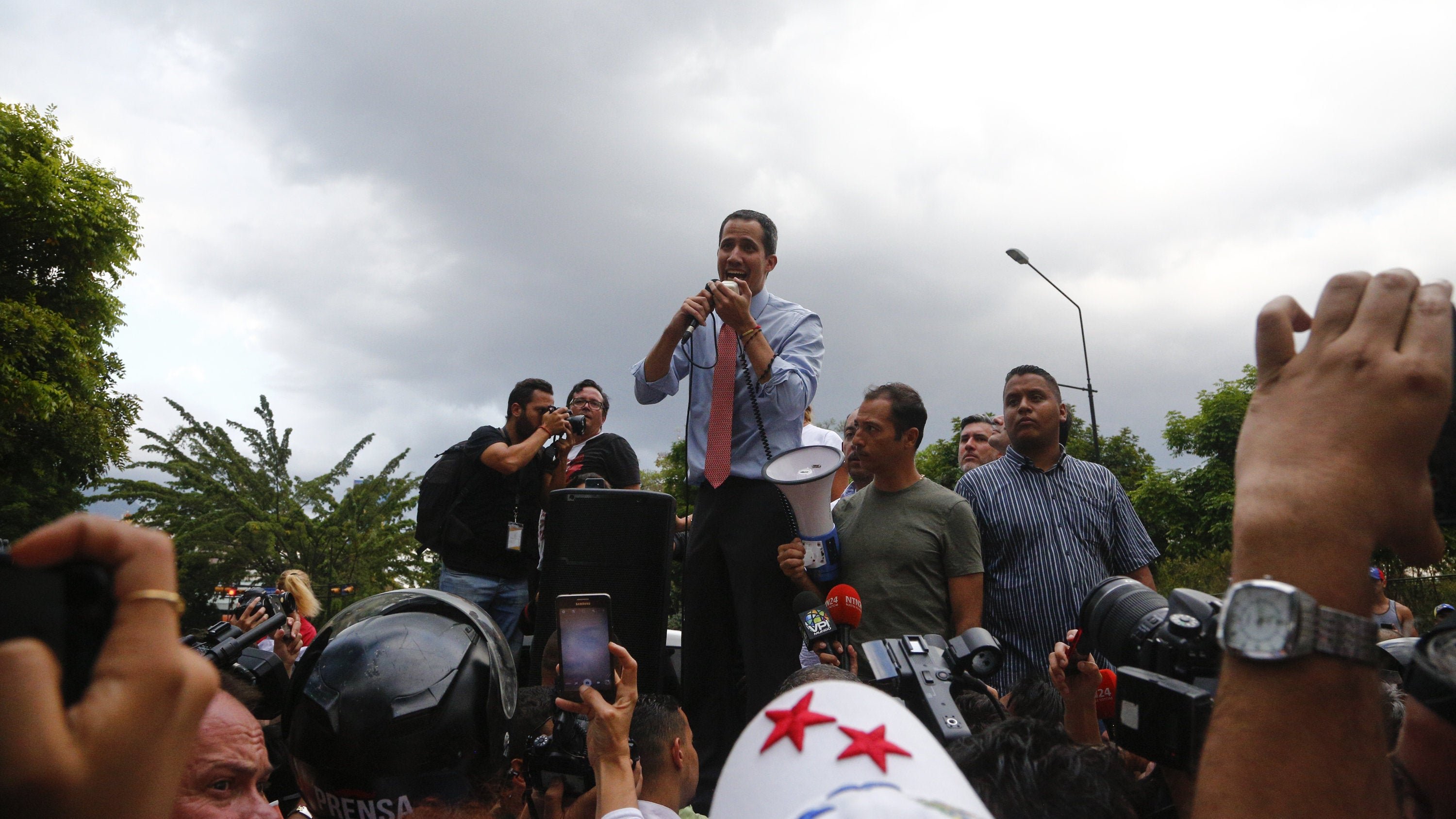 Trump Intensifies Pressure on Venezuela: Unclear Endgame Amidst Political Crisis