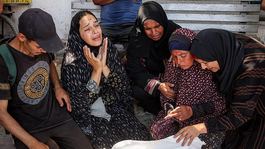 Britons Stranded in Israel Amid Iran Conflict: Travel Chaos