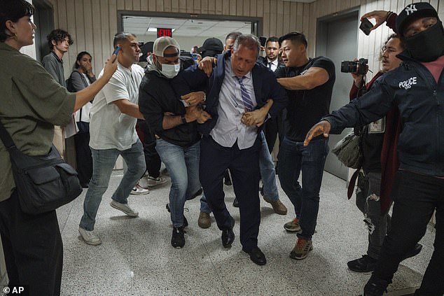 New York City comptroller Brad Lander arrested at immigration court hearing - The Guardian