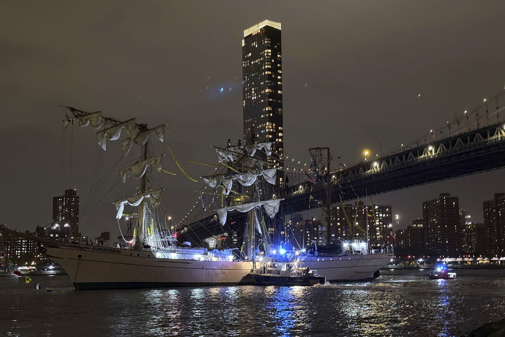 Mexican Tall Ship Incident: Brooklyn Bridge Collision Claims Crew