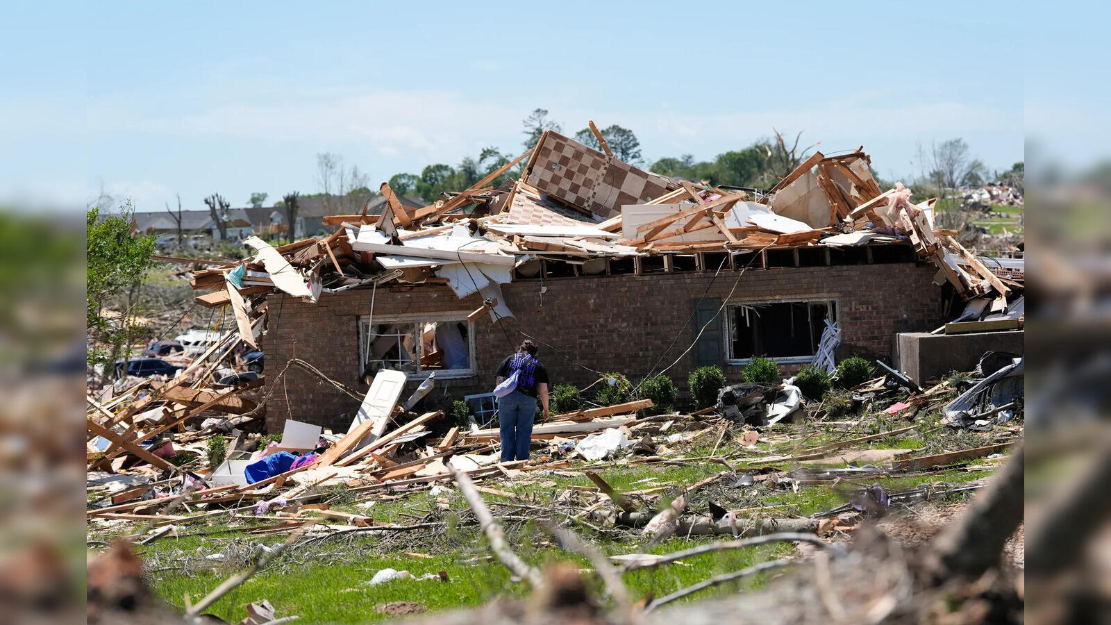 Deadly Tornadoes Devastate Midwest US: At Least 27 Killed, Dozens Injured