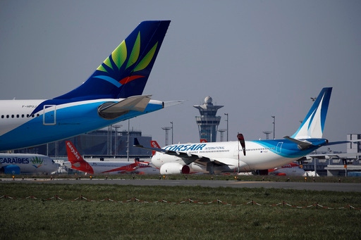 Paris-Orly Airport Faces 40% Flight Reduction Due to Traffic Control System Failure