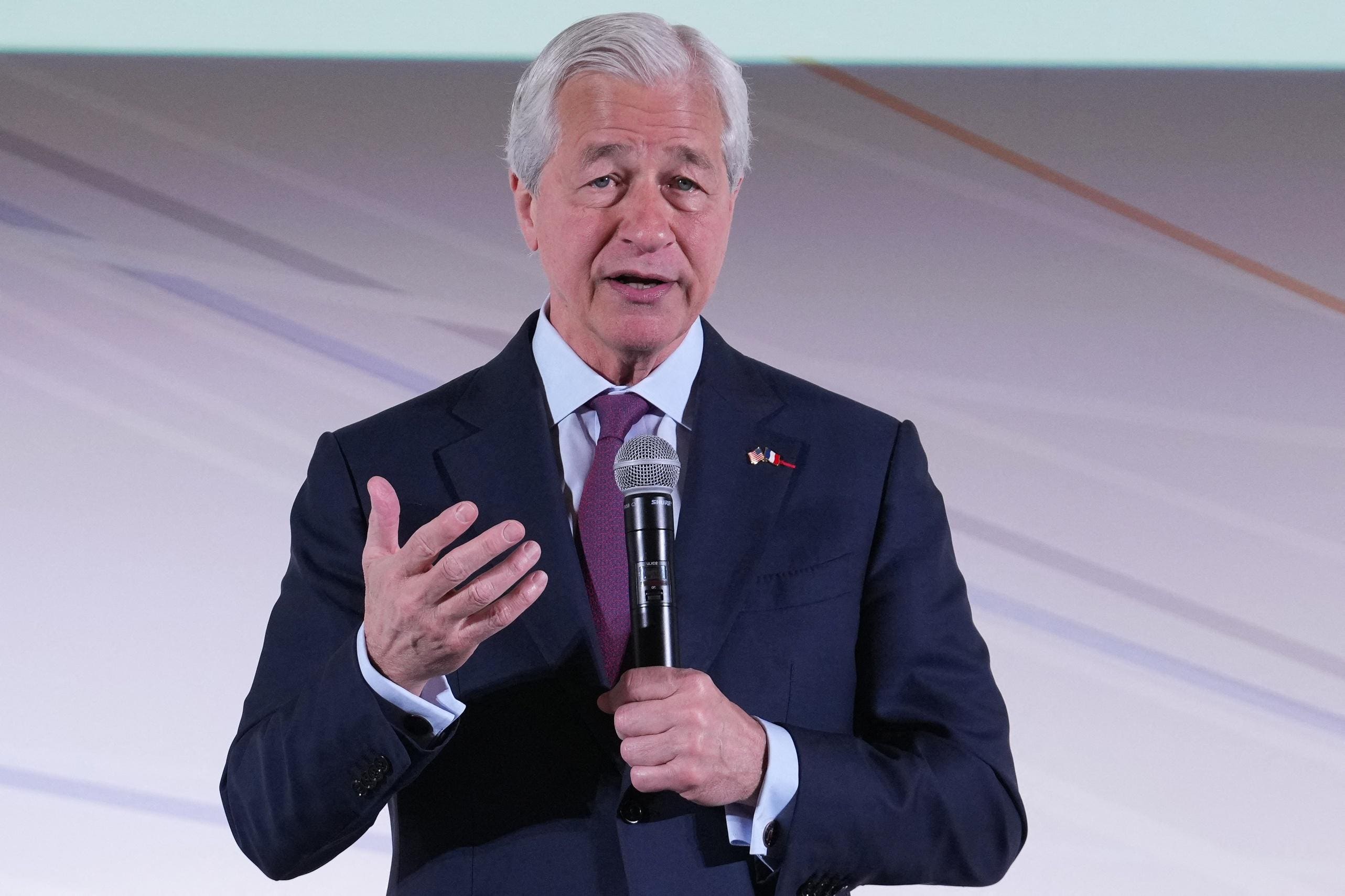 JPMorgan CEO Jamie Dimon Warns of Bond Market Crack: Investor Strategies
