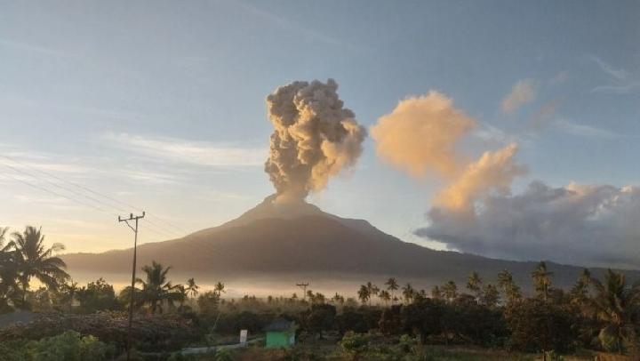 Mount Lewotobi Laki-Laki Eruption: Ash Cloud Soars 6km in Indonesia