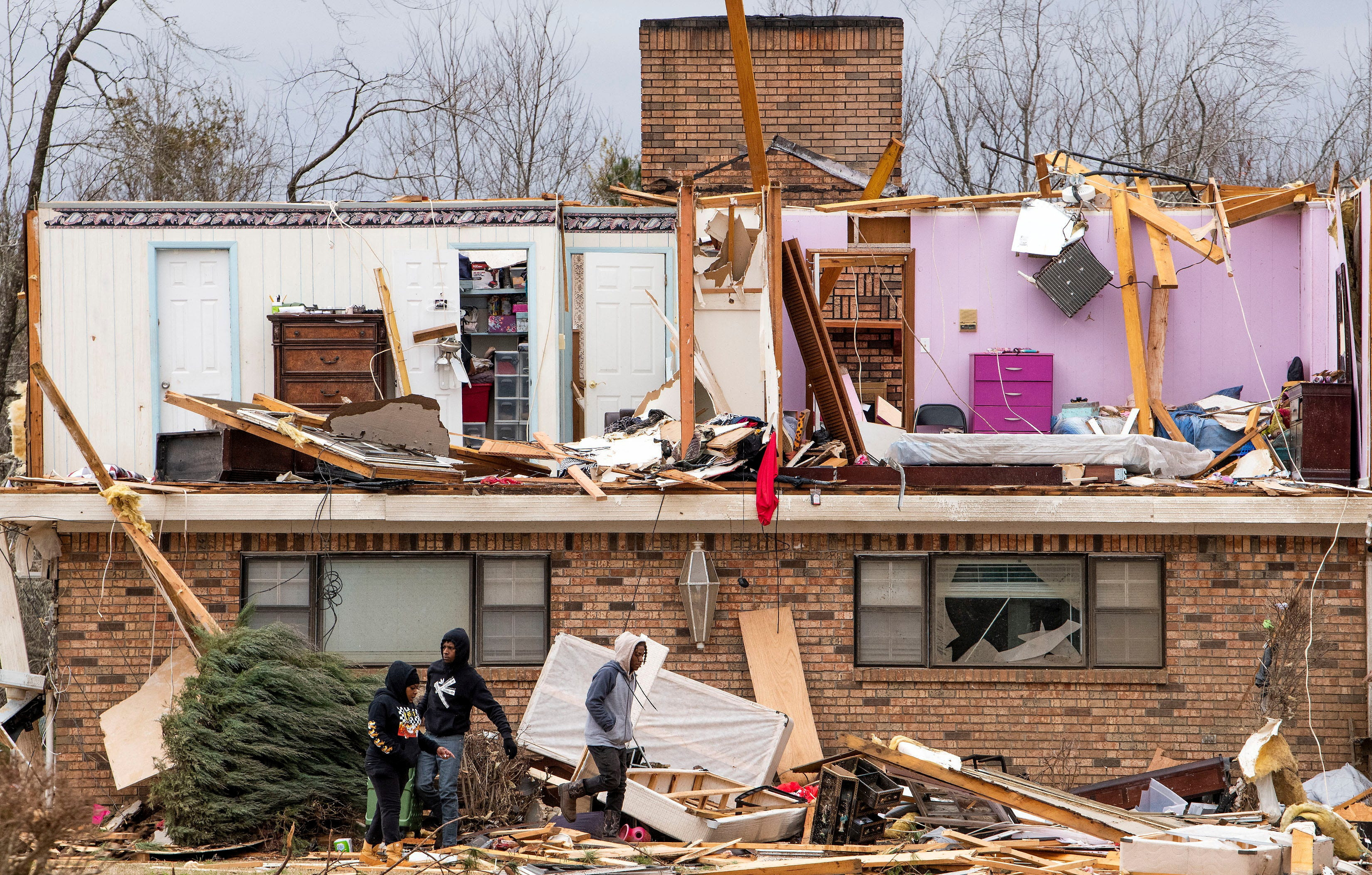 Tornadoes Devastate Central US: Power Outages and Widespread Damage Reported