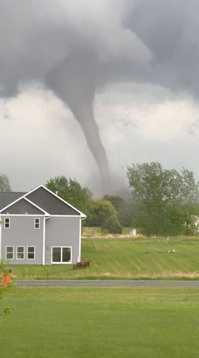 US Weather Alert: Tornadoes, Severe Storms, and Extreme Heat Across Multiple States