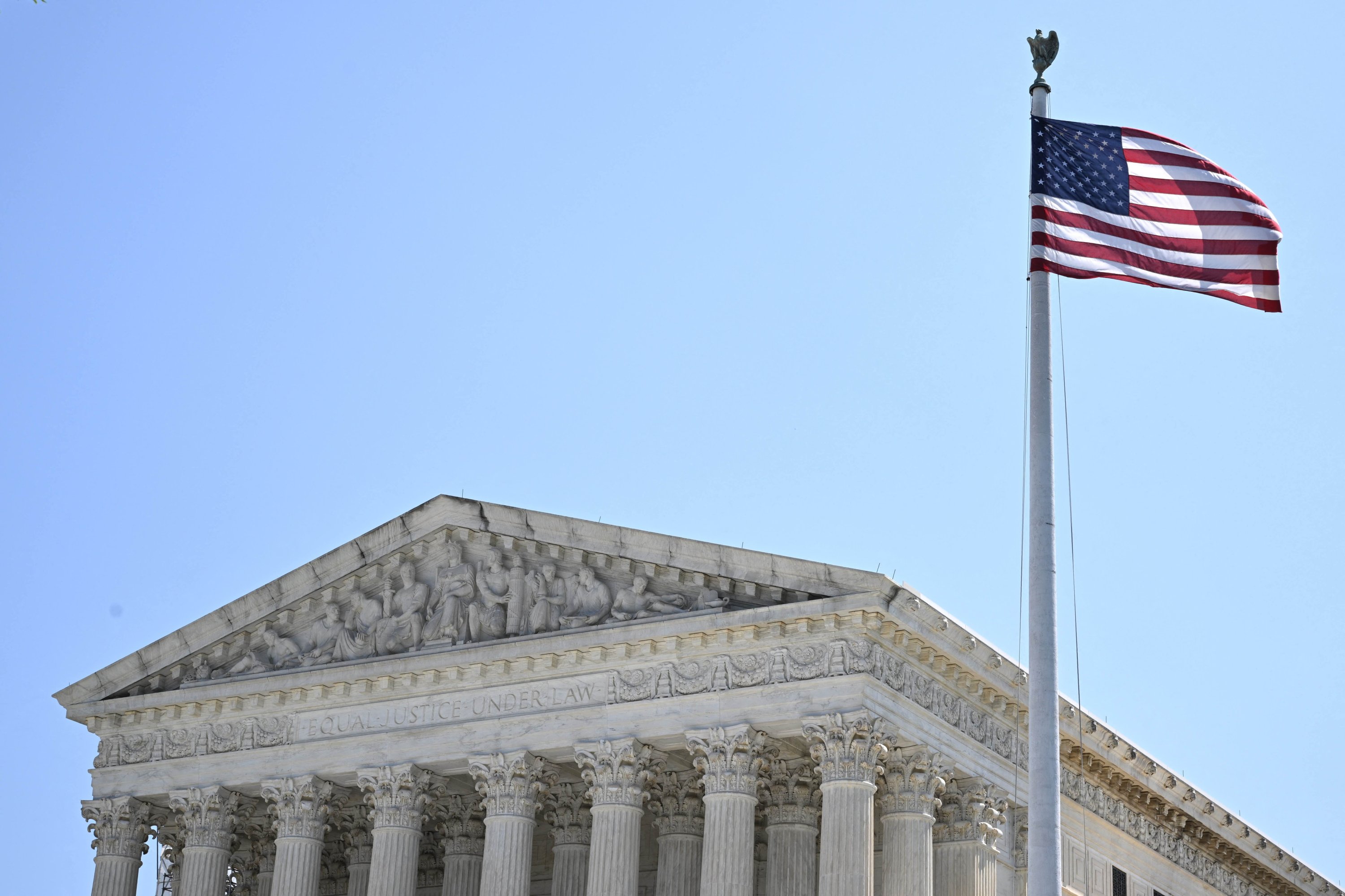 US Supreme Court Allows Trump to End Deportation Protections for Venezuelans