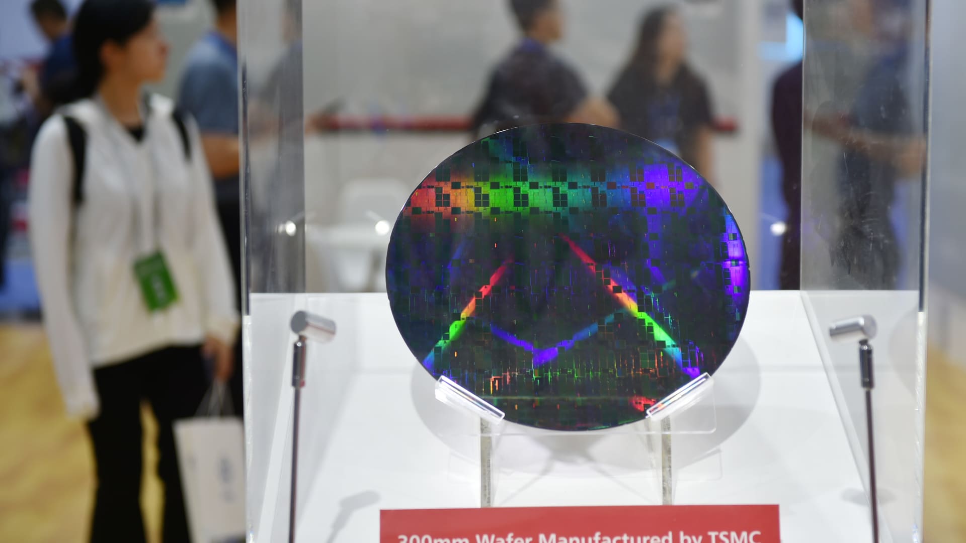 Asian Chipmakers Soar as Nvidia's Stellar Earnings & AI Outlook Fuel Global Tech Rally