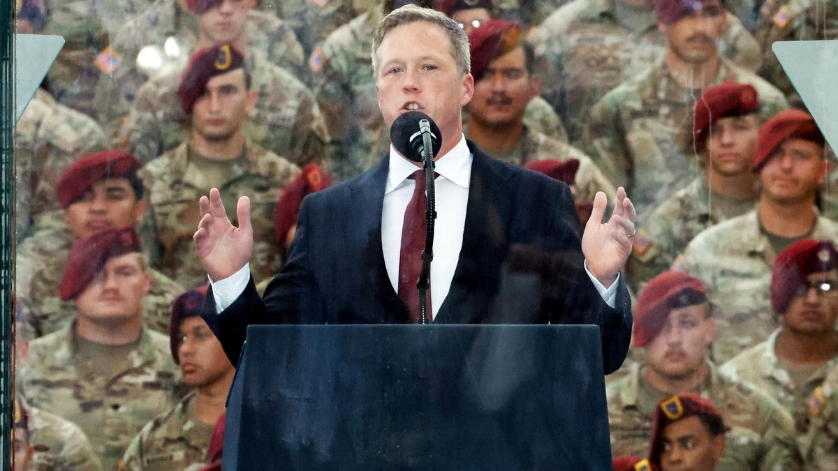 U.S. Army Secretary to Meet Zelenskyy on Ukraine Peace Efforts Amidst Unconfirmed Talks