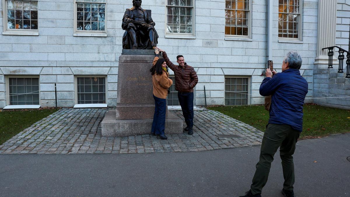 Larry Summers Takes Leave from Harvard Teaching Amid Epstein Email Fallout: Ex-Treasury Secretary Expresses 'Major Error in Judgment'