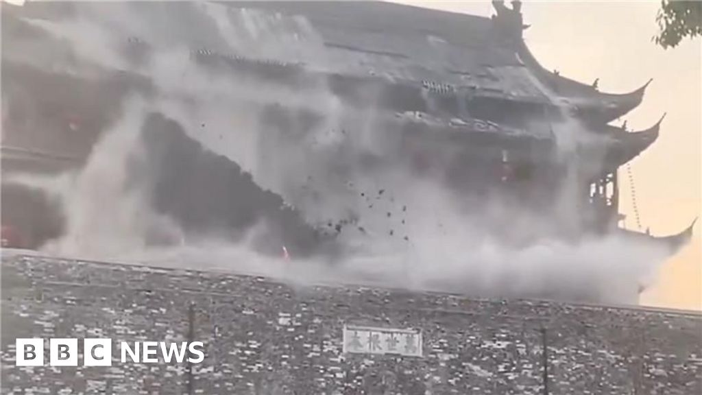 Historic Ming Dynasty Tower Roof Collapses in Fengyang, China