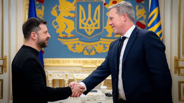 Zelenskyy Faces Historic Dilemma: US Peace Plan Demands Ukraine Concessions Amid European Scramble & Escalating Attacks