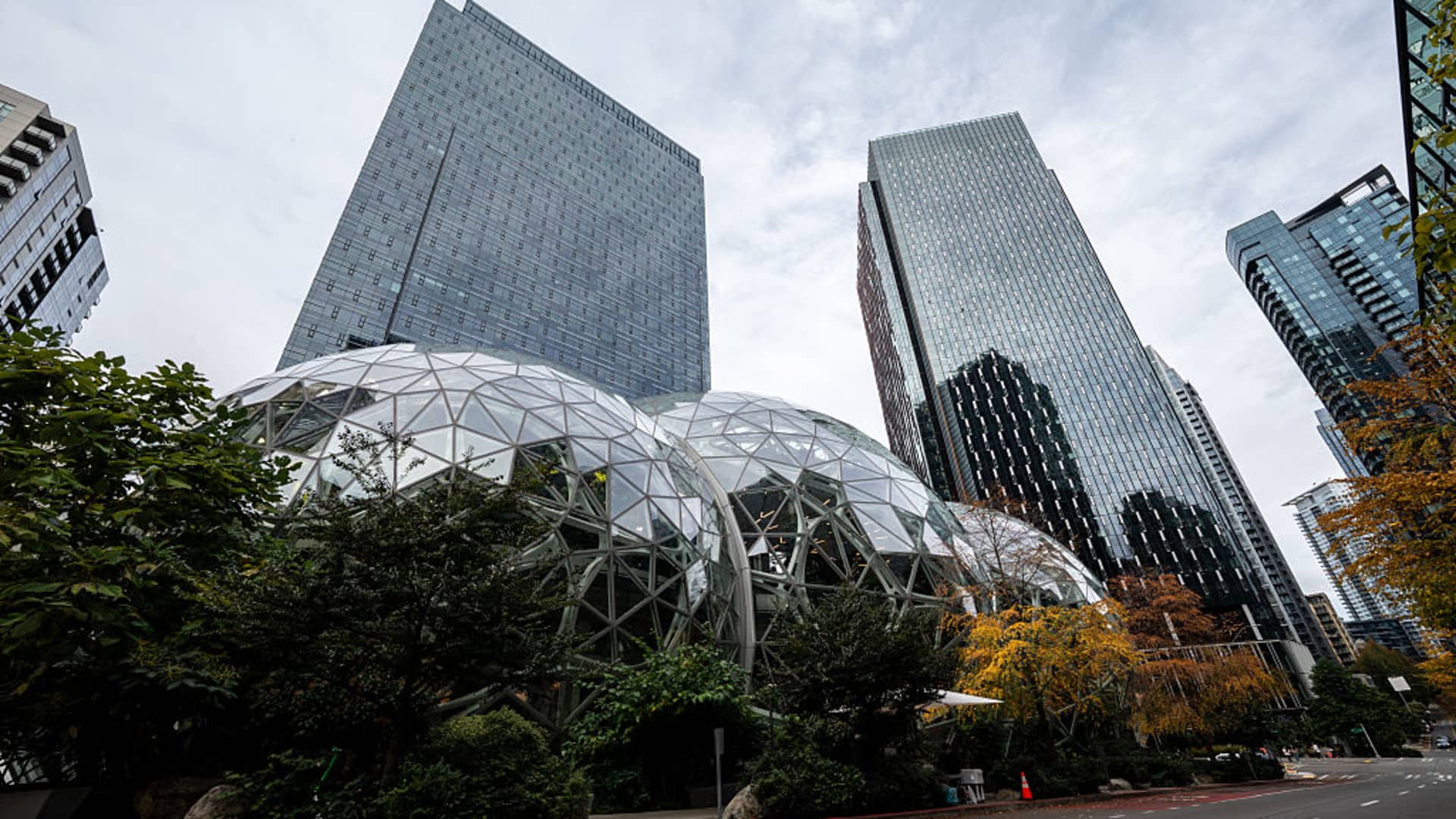 Amazon Cuts Over 1,800 Engineers in Record Layoffs Amidst AI Push & Innovation Drive