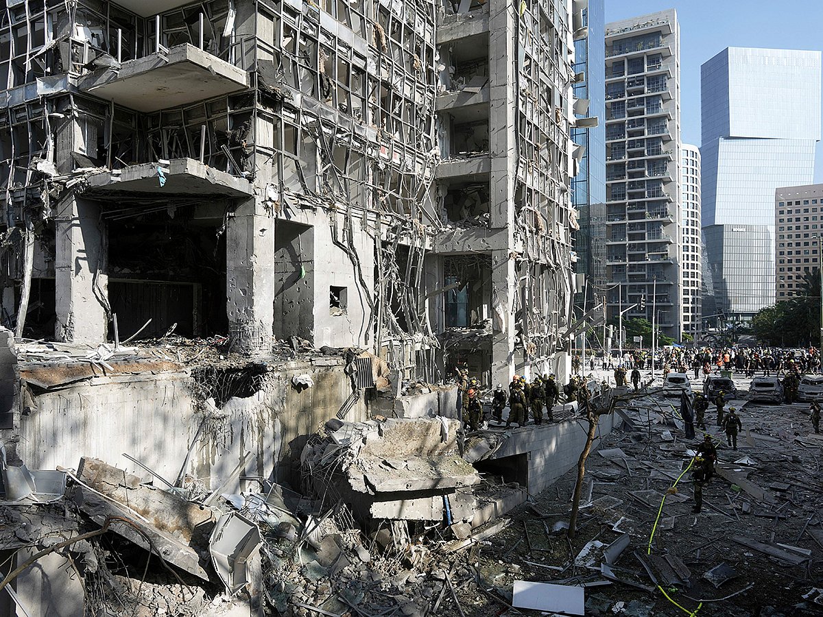 Strikes Hit Residential Buildings in Israel: Latest Updates