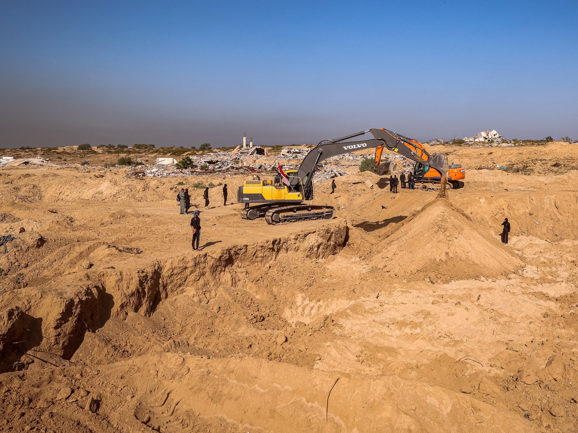 Live Updates: Israel Attacks Gaza Amidst Looming Large-Scale Body Recovery Efforts