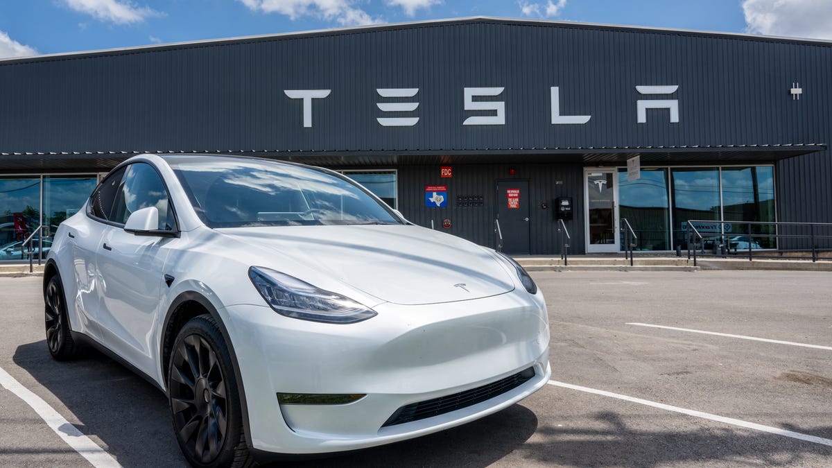 Wedbush Boosts Tesla (TSLA) Price Target, Cites Autonomous Growth Potential