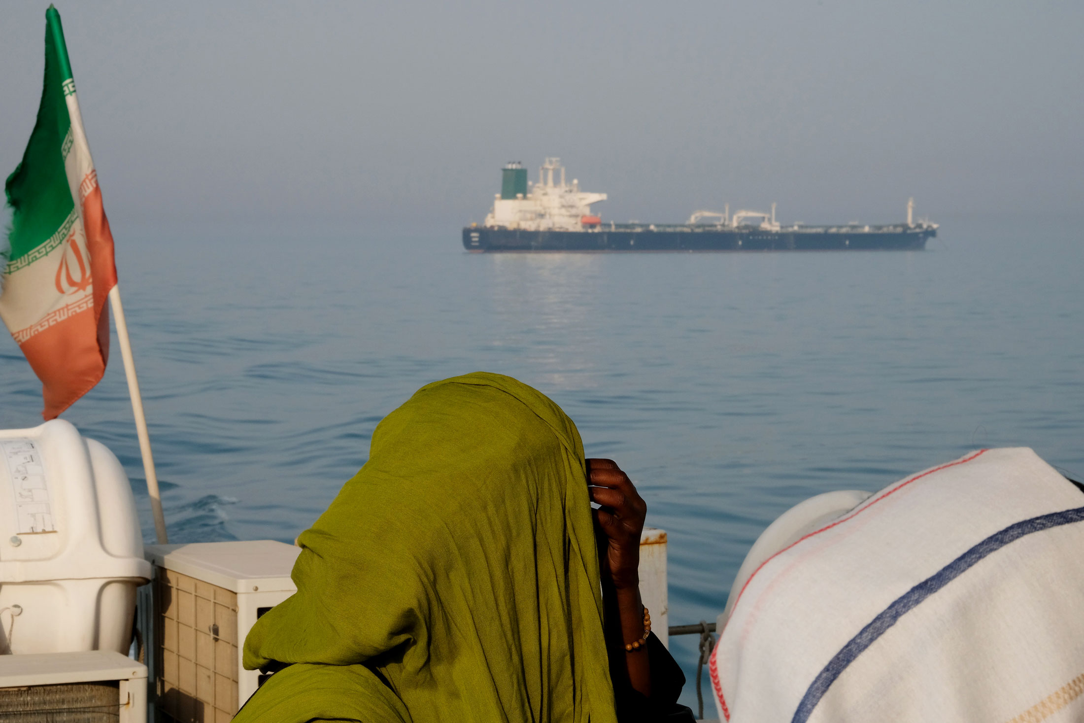 Supertankers Halt in Strait of Hormuz Following US Strikes - Bloomberg