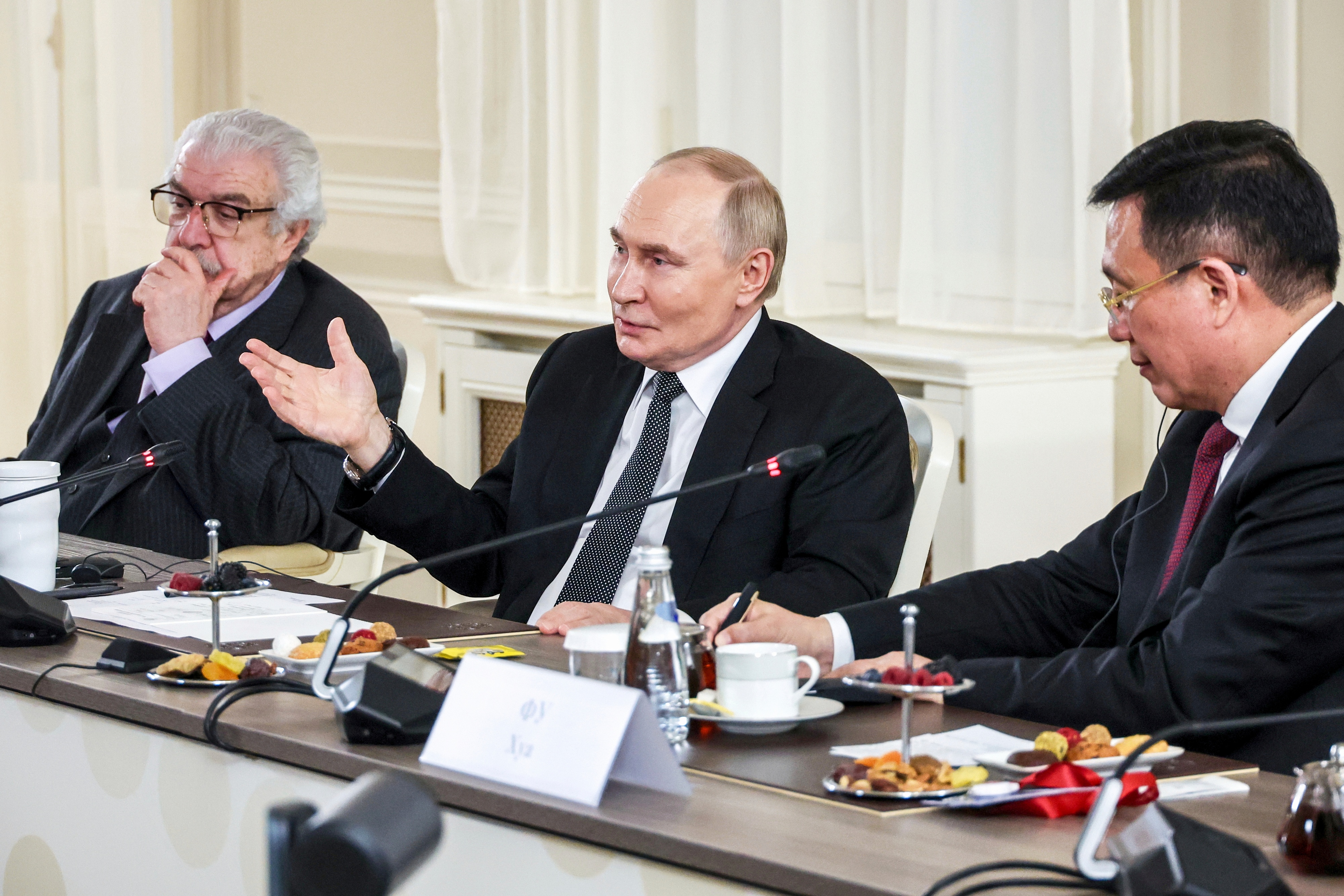 Putin and Iran's Foreign Minister Discuss War Solution