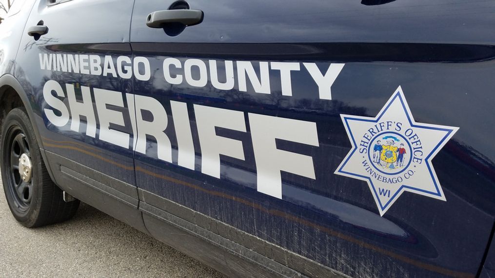 Lake Poygan Boat Rescue: 5 Saved Using Coolers as Flotation Devices