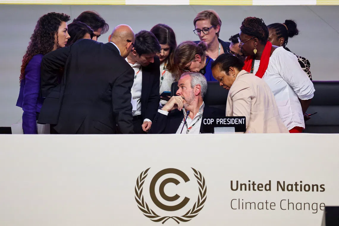 COP30 Reveals Fragile Climate Unity Amid US Absence & Fossil Fuel Debate; Global Accord Struck in Brazil