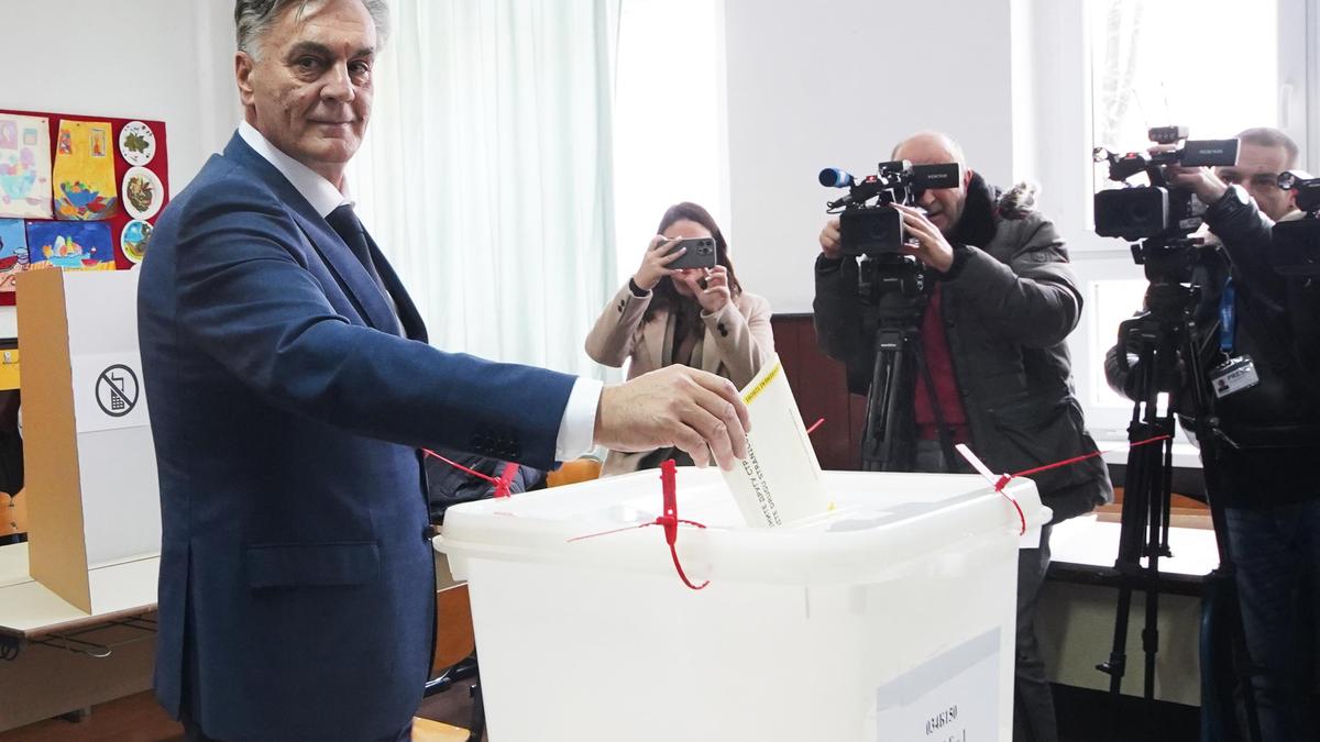 Bosnian Serb Region Votes for New President Amidst Nationalist vs. Unity Debate | Post-Dodik Era Election