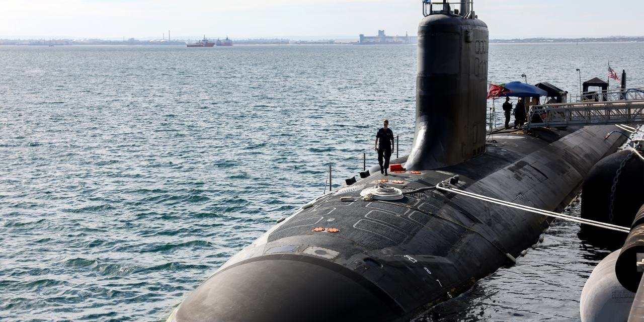 Trump Unveils "Golden Fleet" Plans: New Navy 'Battleship' Announced for US Naval Expansion & Modernization