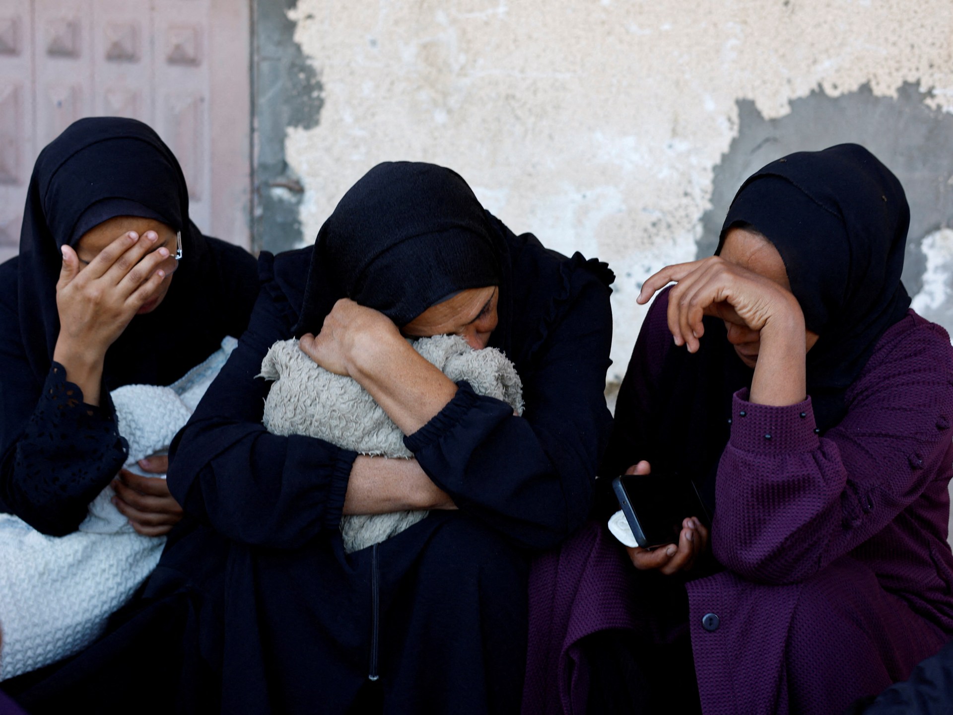 Hamas Warns Gaza Ceasefire At Risk Amid Israel's 'Continued Violations'; Egypt Talks Aim to Halt Attacks & Secure Truce