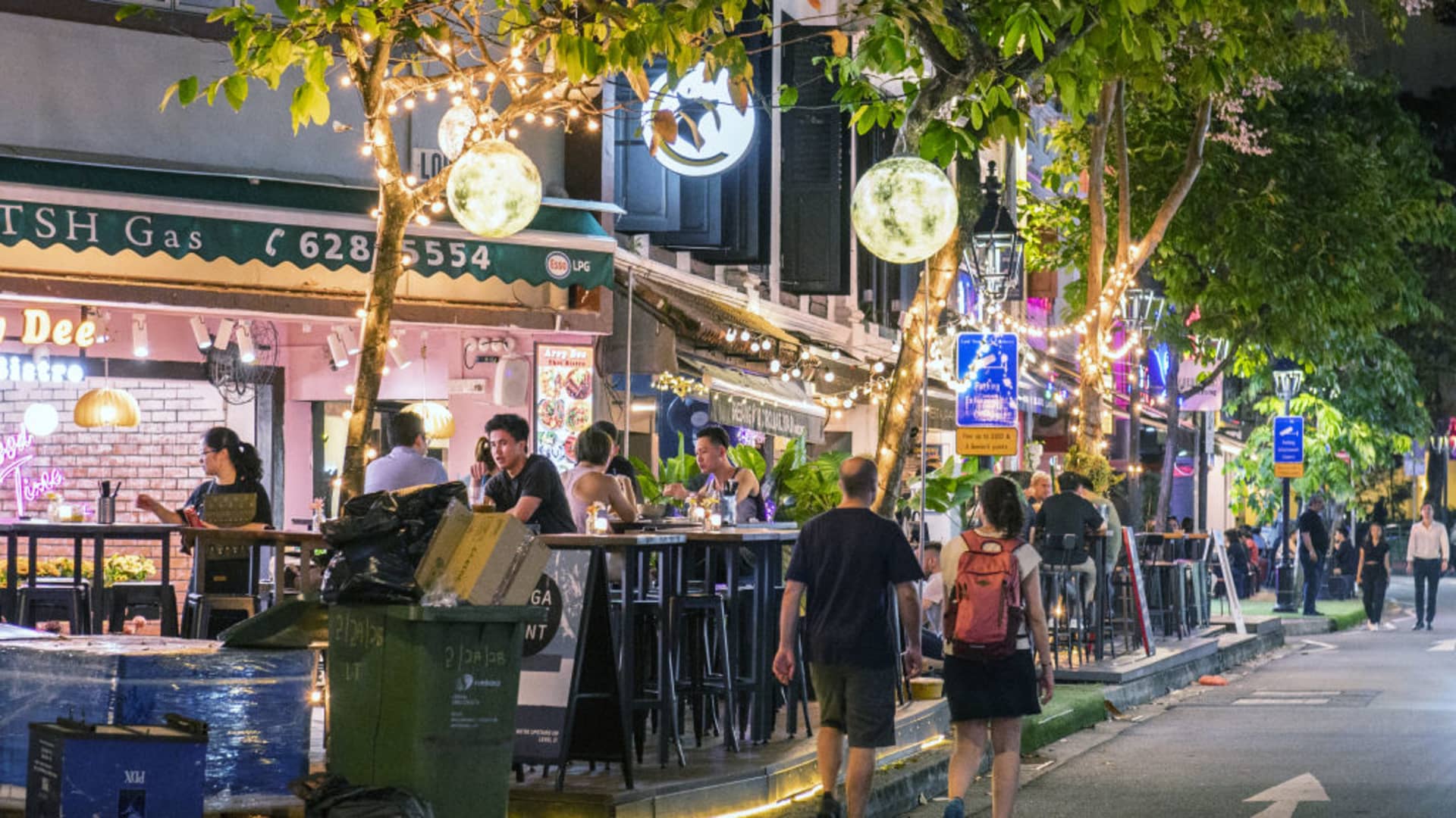 Singapore's Inflation Soars to Near 1-Year High, Exceeding Forecasts Amid Robust Economic Growth & Trade Shifts