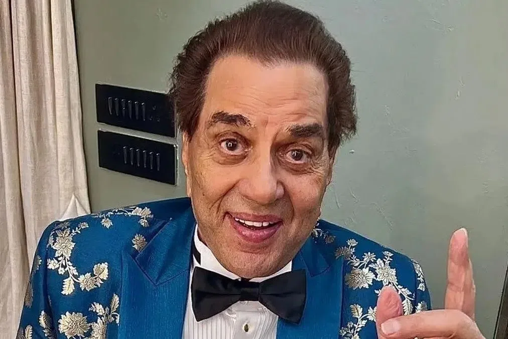 Bollywood Icon Dharmendra Passes Away at 89: Six-Decade Legacy, 300 Films, & Cinematic Impact