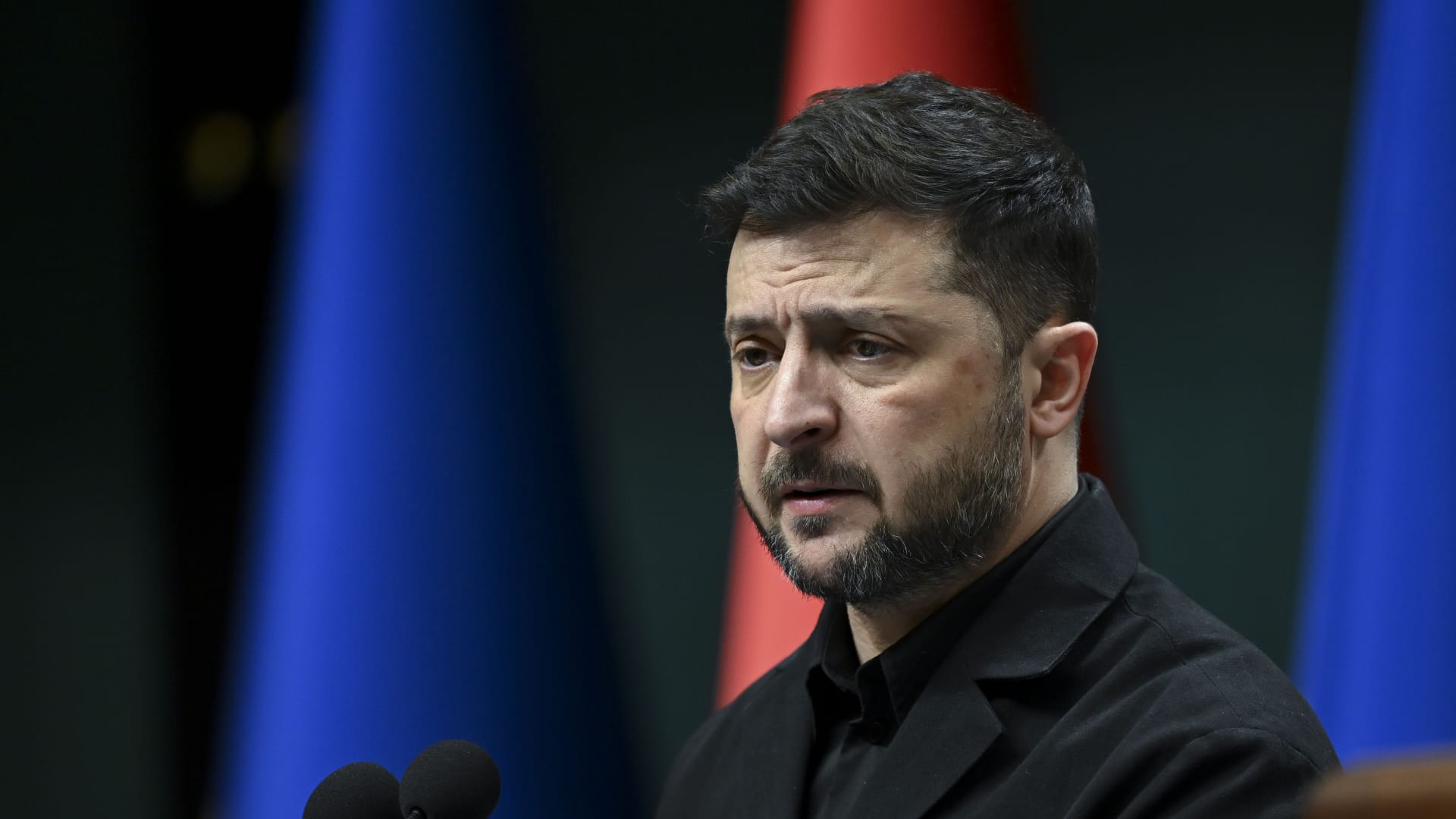 Ukraine's Diplomatic Tightrope: Preserving Sovereignty Amidst US-Russia Peace Plan & Trump's Pressure