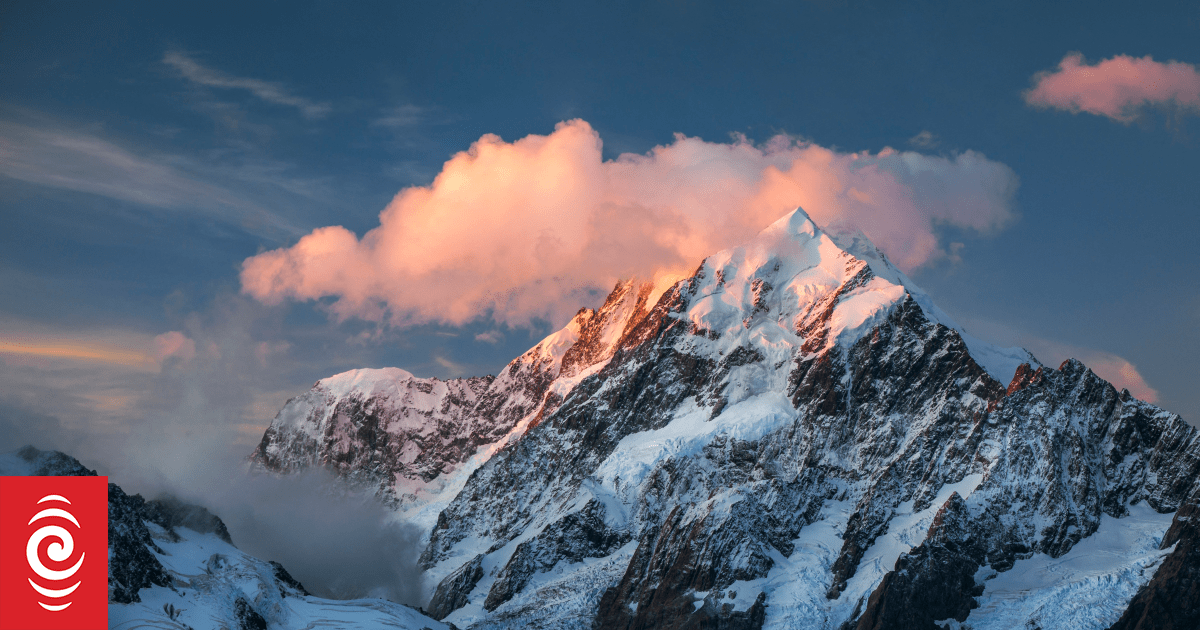 Tragedy on Aoraki Mt Cook: International Guide & Client Die in West Ridge Fall; Survivors Rescued
