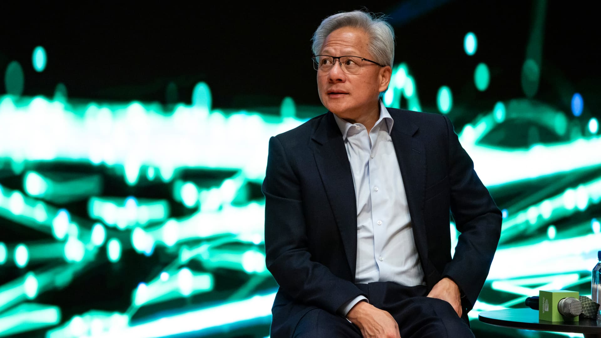 Nvidia Shares Dip as Meta Considers Google AI Chips: Shifting Dynamics in the Semiconductor Market