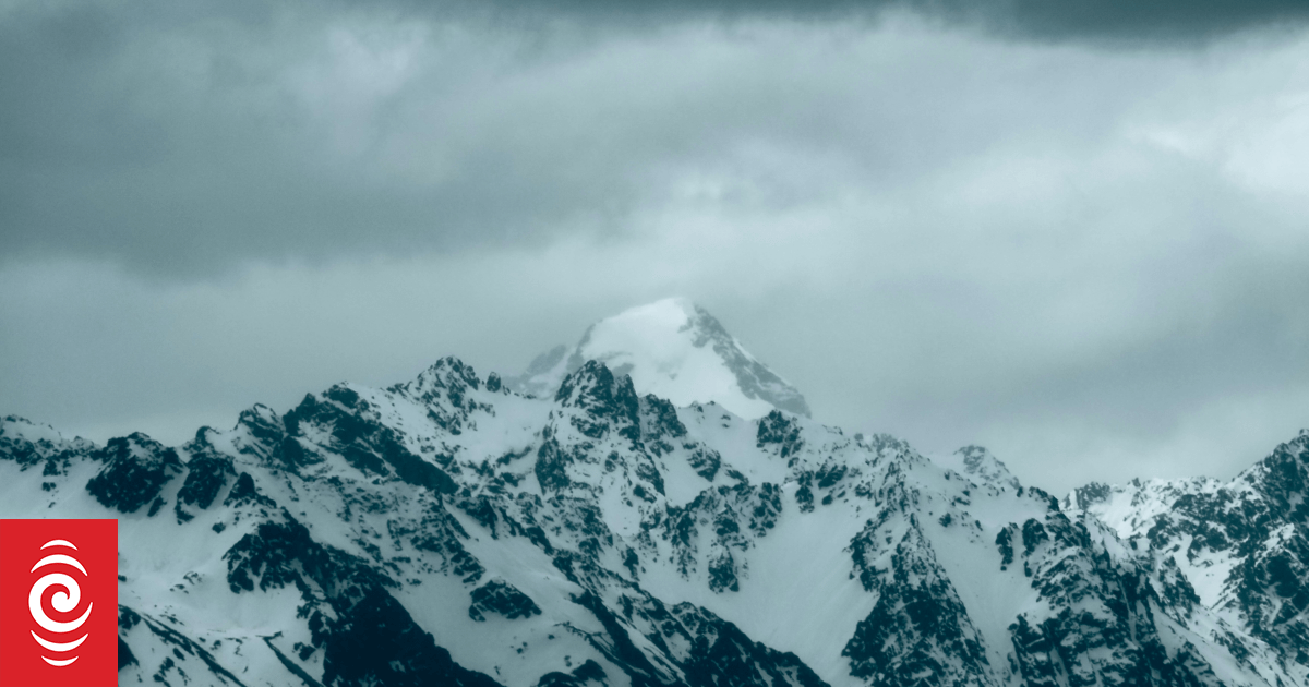 Experienced Mountain Guide & Client Die on Aoraki Mt Cook: NZMGA Praises Diligence Amidst Tragic Climbing Fall