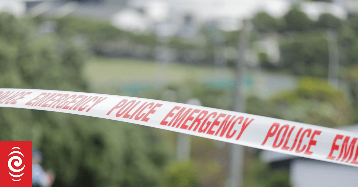 Auckland Man Seriously Injured in Henderson Incident; Police Seek Offender