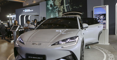 Chinese Automakers Face Stock Declines Amid Price War Fears and Regulatory Scrutiny