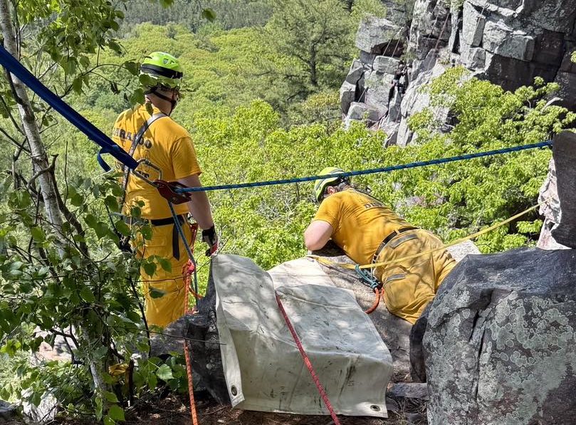 Wisconsin: Rescuers Aid Injured Climber in State Park Rescue