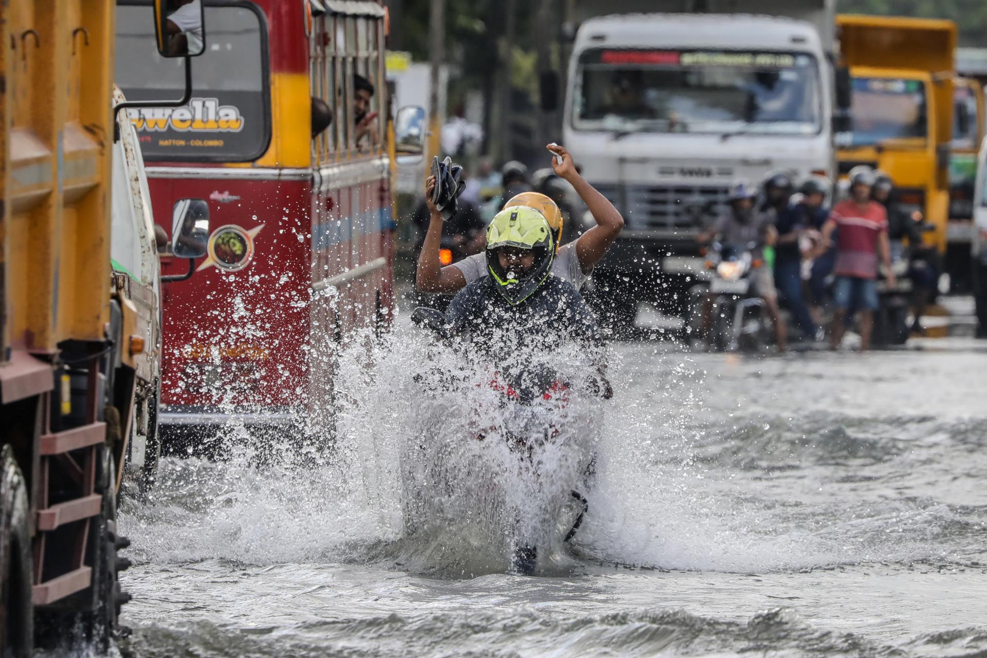 Sri Lanka Devastated by Deadly Floods & Landslides: 31 Killed, 14 Missing Amid Heavy Monsoon Rains & Climate Change Warnings