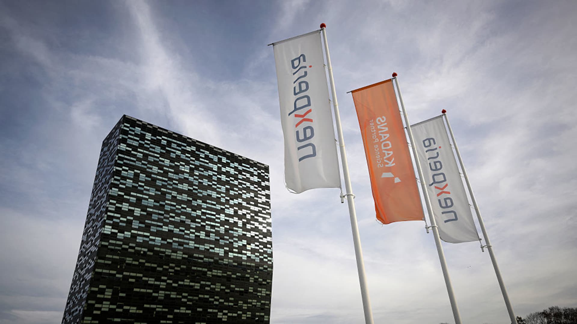 Nexperia Crisis Deepens: Dutch Chipmaker Pleads with China Unit as Global Automotive Supply Chains Face Imminent Outages