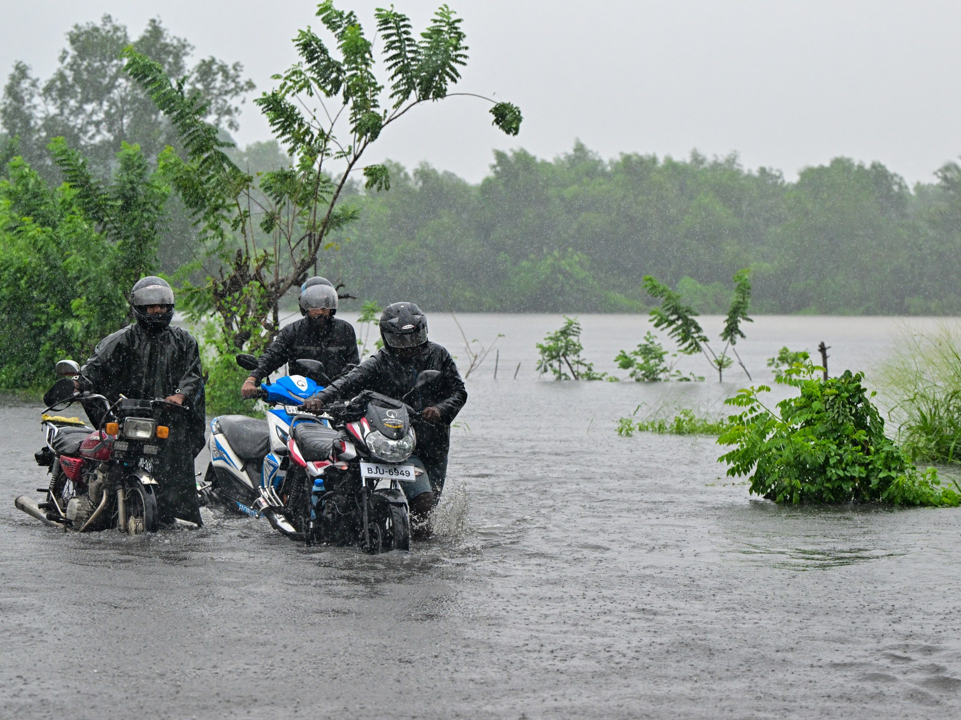 Cyclone Ditwah Unleashes Deadly Floods & Landslides in Sri Lanka: 56 Killed, Thousands Displaced Amidst Widespread Damage
